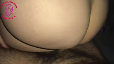 Gece vardiyası hemşiresi duşta gizli çekimde
